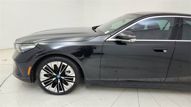 Used 2024 BMW i5 eDrive40i w/ Premium Package image 9