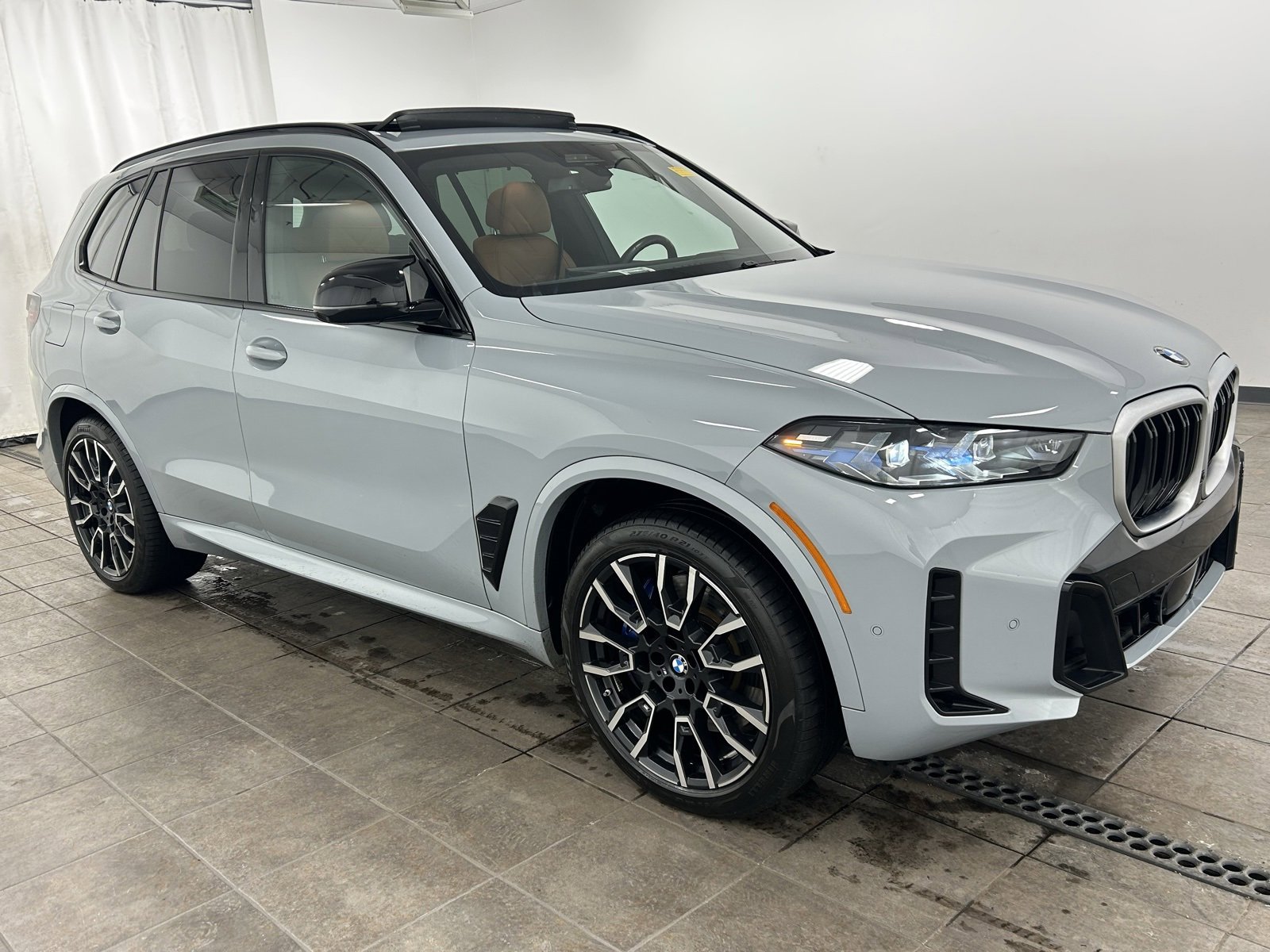 Used 2025 BMW X5 M60i image 7
