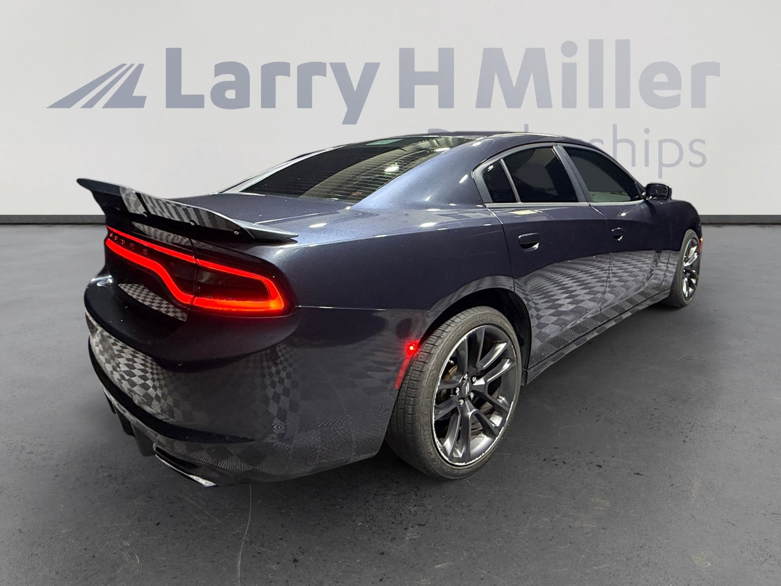 Used 2016 Dodge Charger SE image 5