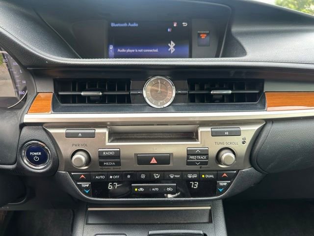 Used 2015 Lexus ES 300h w/ Premium Package w/Bamboo Trim FWD image 17