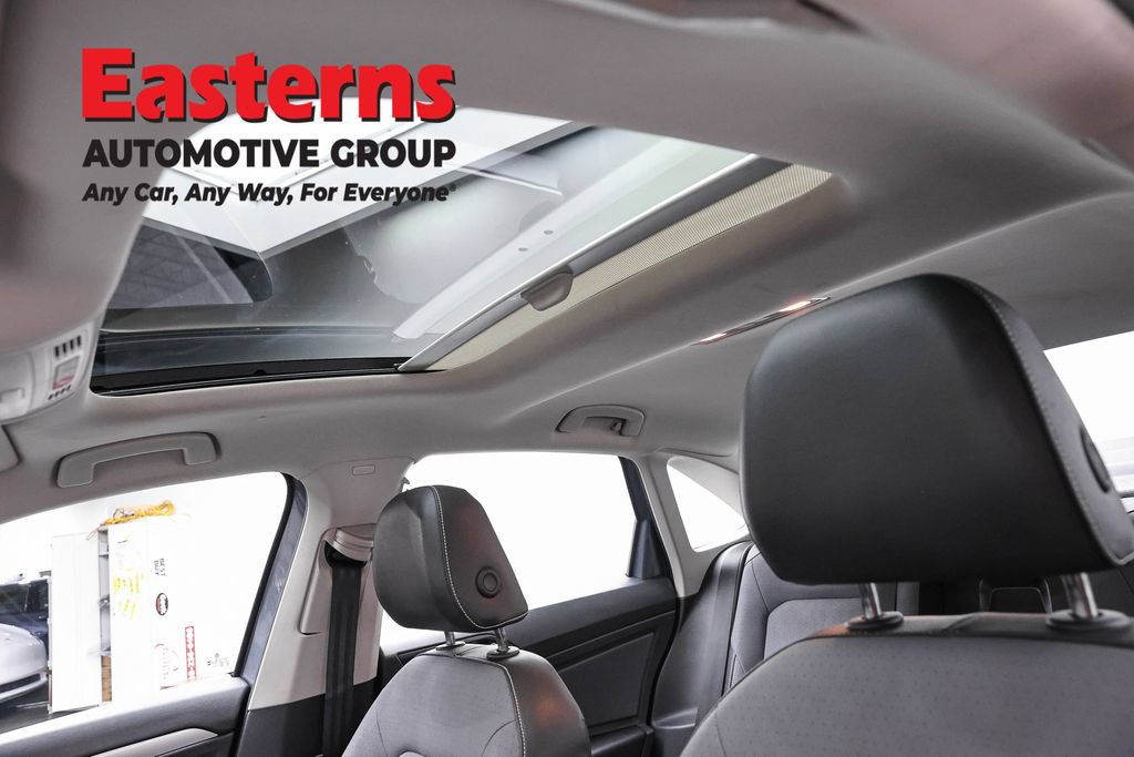Used 2025 Volkswagen Jetta SE FWD image 33