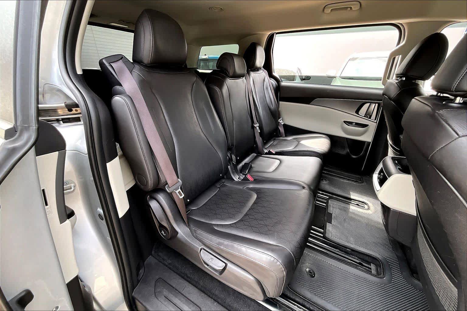 Used 2023 Kia Carnival LX FWD image 19
