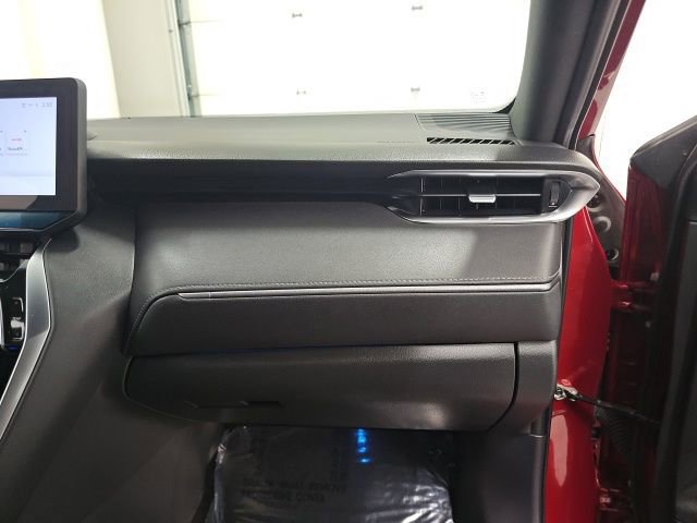 Certified 2024 Toyota Venza XLE image 41