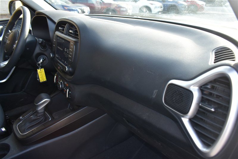 Used 2023 Kia Soul LX w/ LX Technology Package image 25
