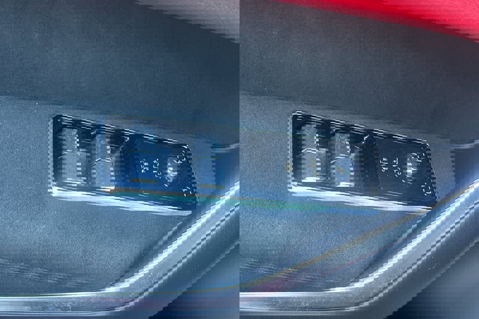 Used 2021 Jaguar F-PACE SVR image 13