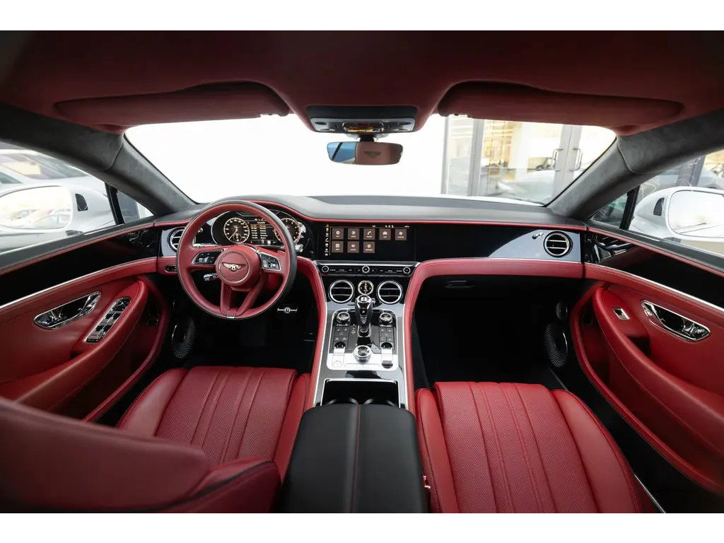 Used 2021 Bentley Continental GT V8 image 4