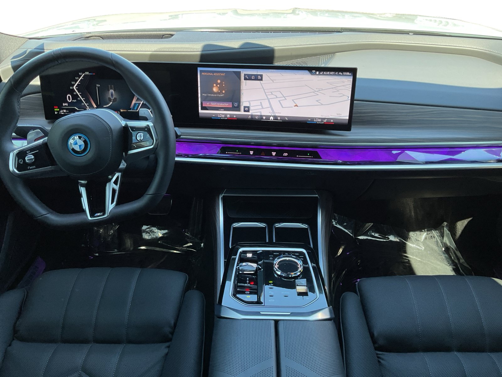Used 2025 BMW 750e xDrive w/ Premium Package AWD/4WD image 10