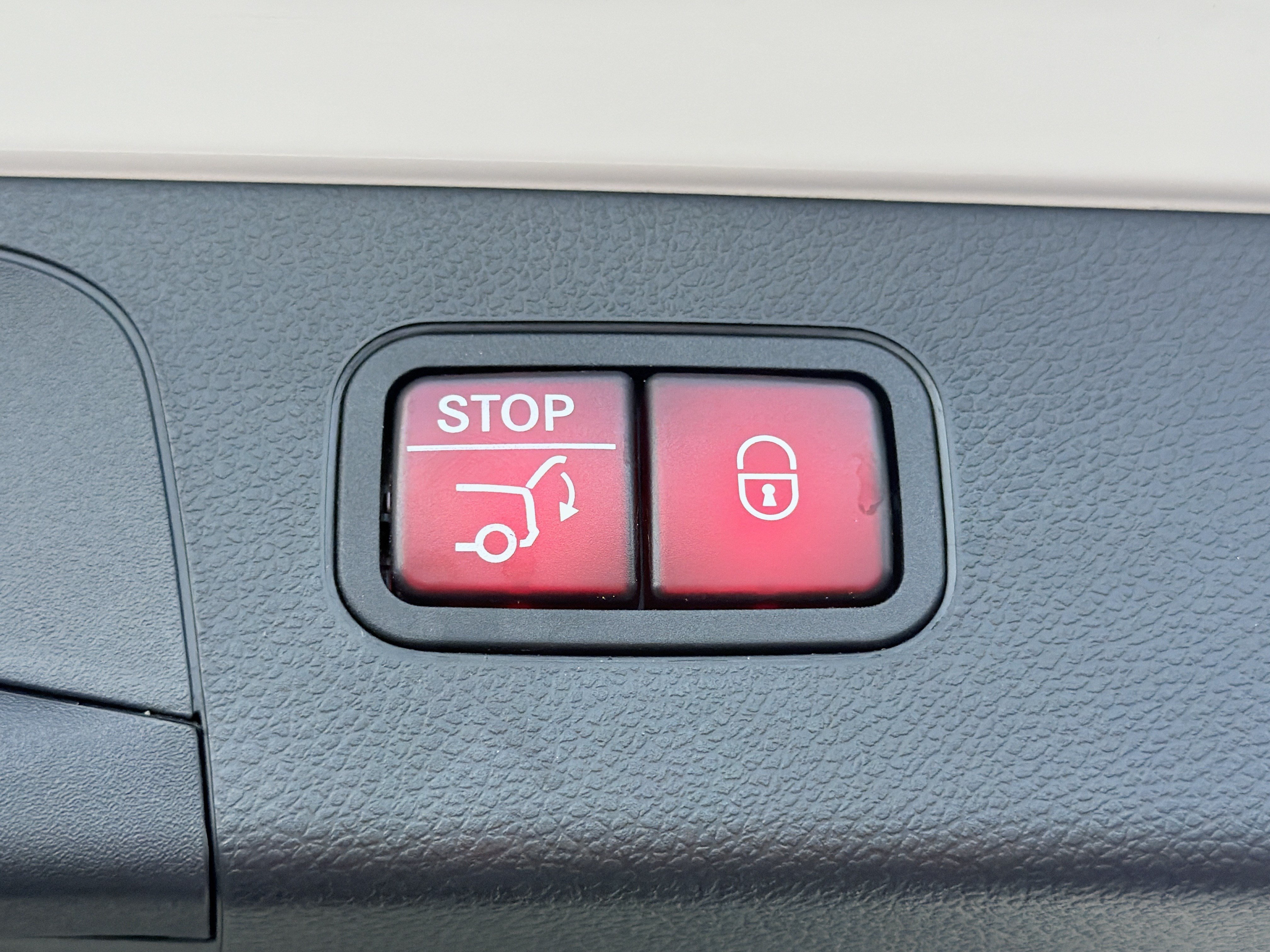 Used 2022 Mercedes-Benz GLC 300 image 17