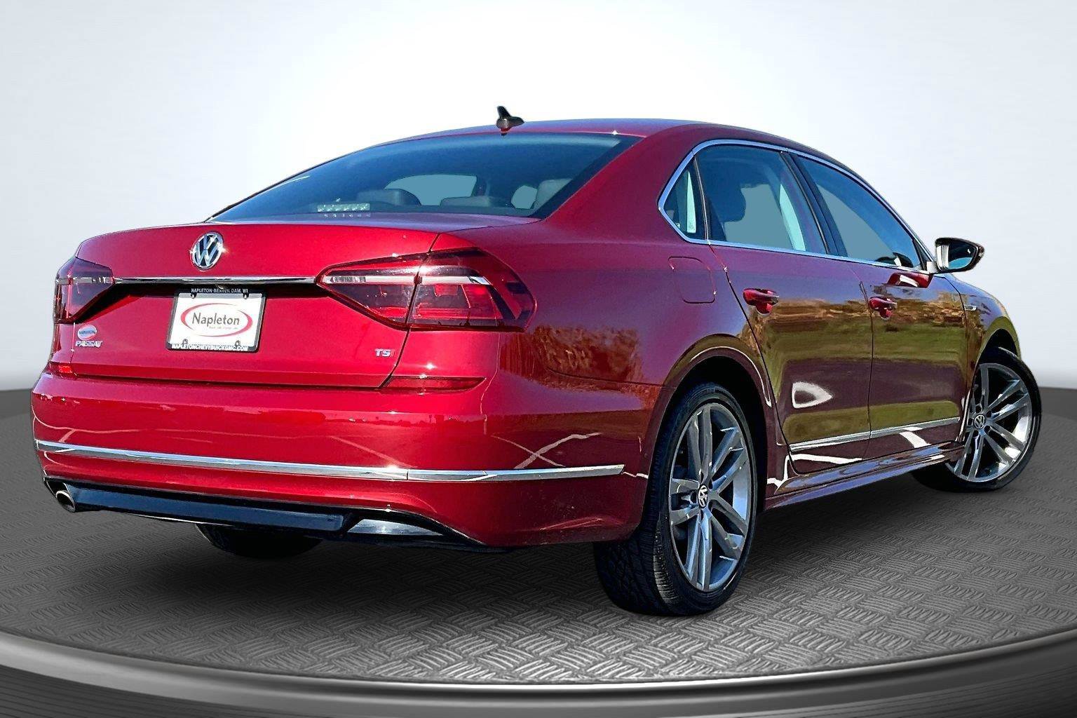 Used 2017 Volkswagen Passat 1.8T R-Line FWD image 2