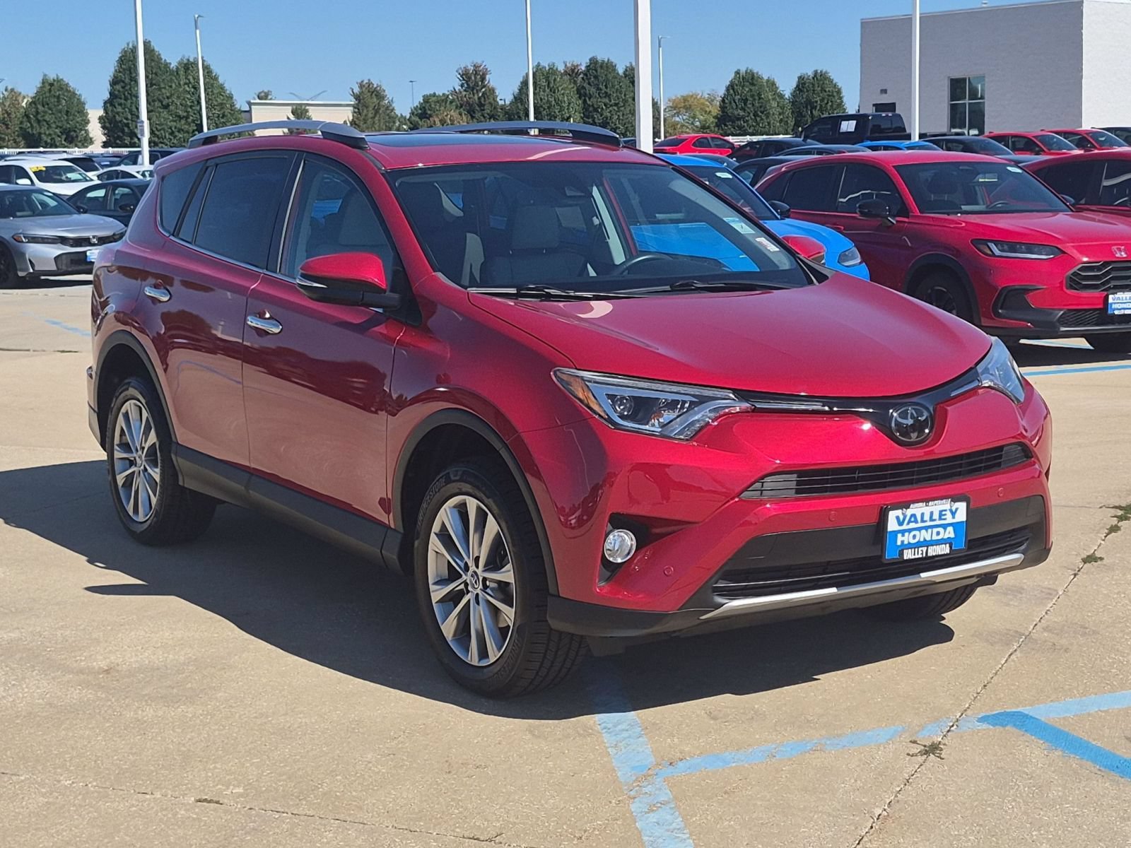 Used 2016 Toyota RAV4 Limited AWD/4WD image 4