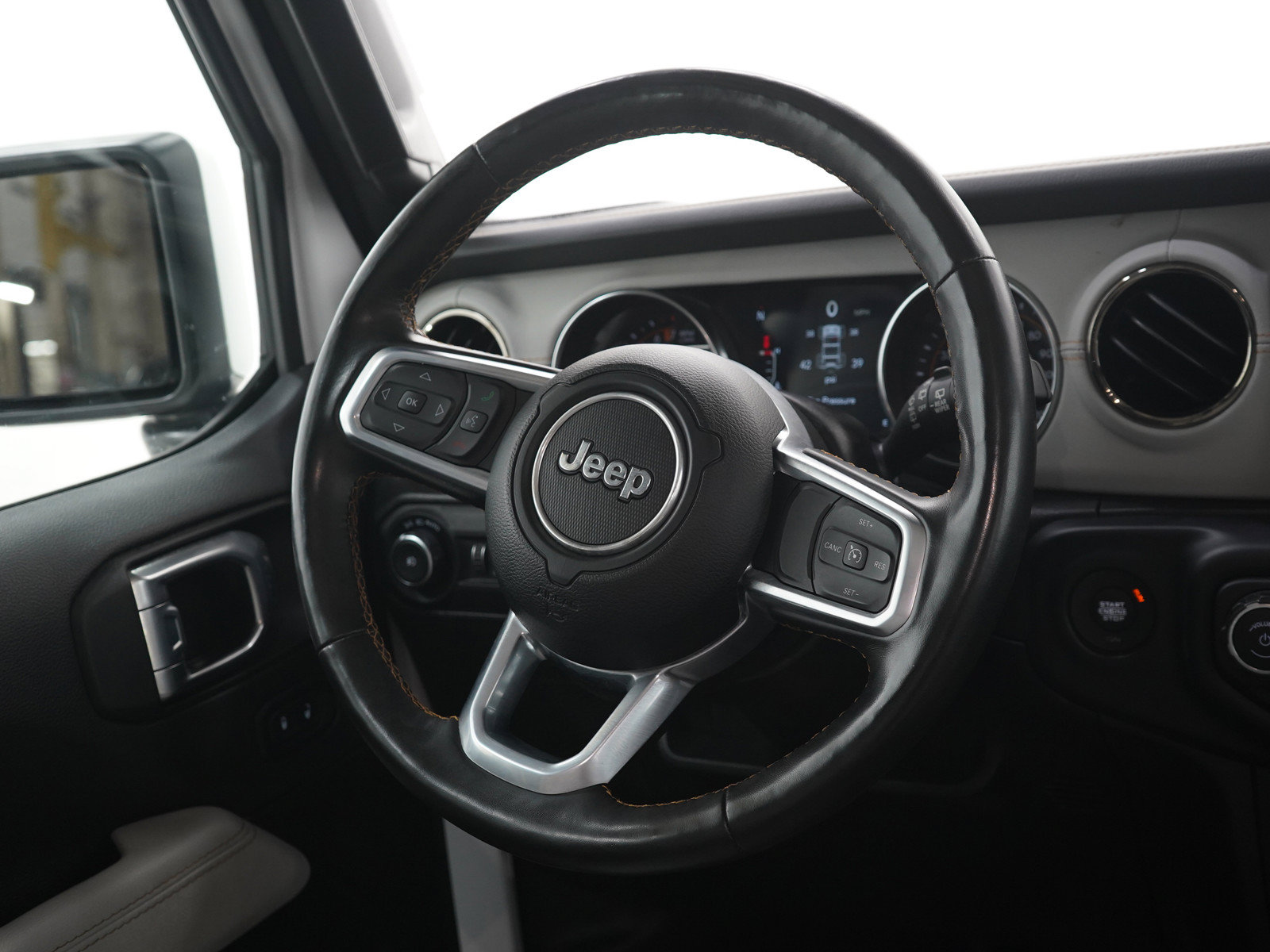 Used 2022 Jeep Wrangler Unlimited Sahara AWD/4WD image 14