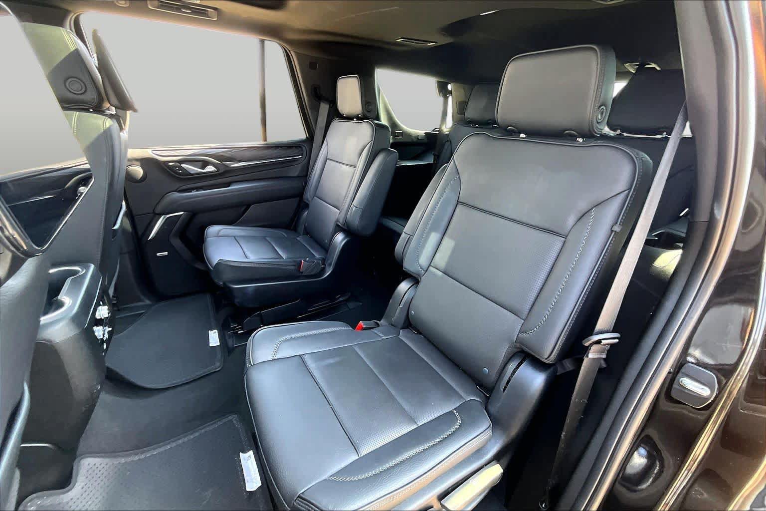 Used 2024 GMC Yukon Denali w/ Advanced Technology Package AWD/4WD image 21