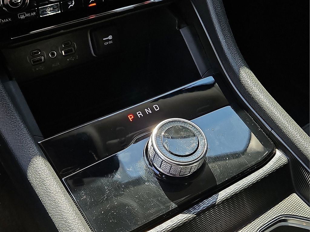 Used 2023 Jeep Grand Cherokee Laredo image 25