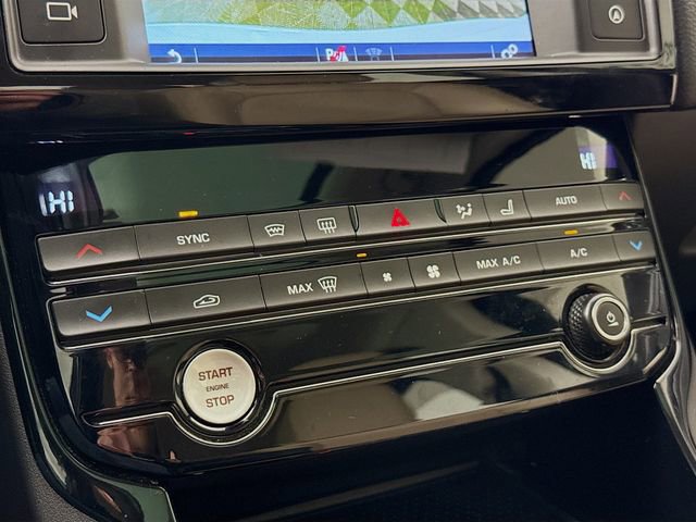 Used 2017 Jaguar XE Premium image 16