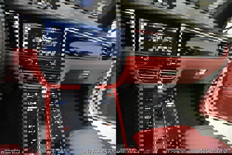 Used 2023 Porsche Macan image 27