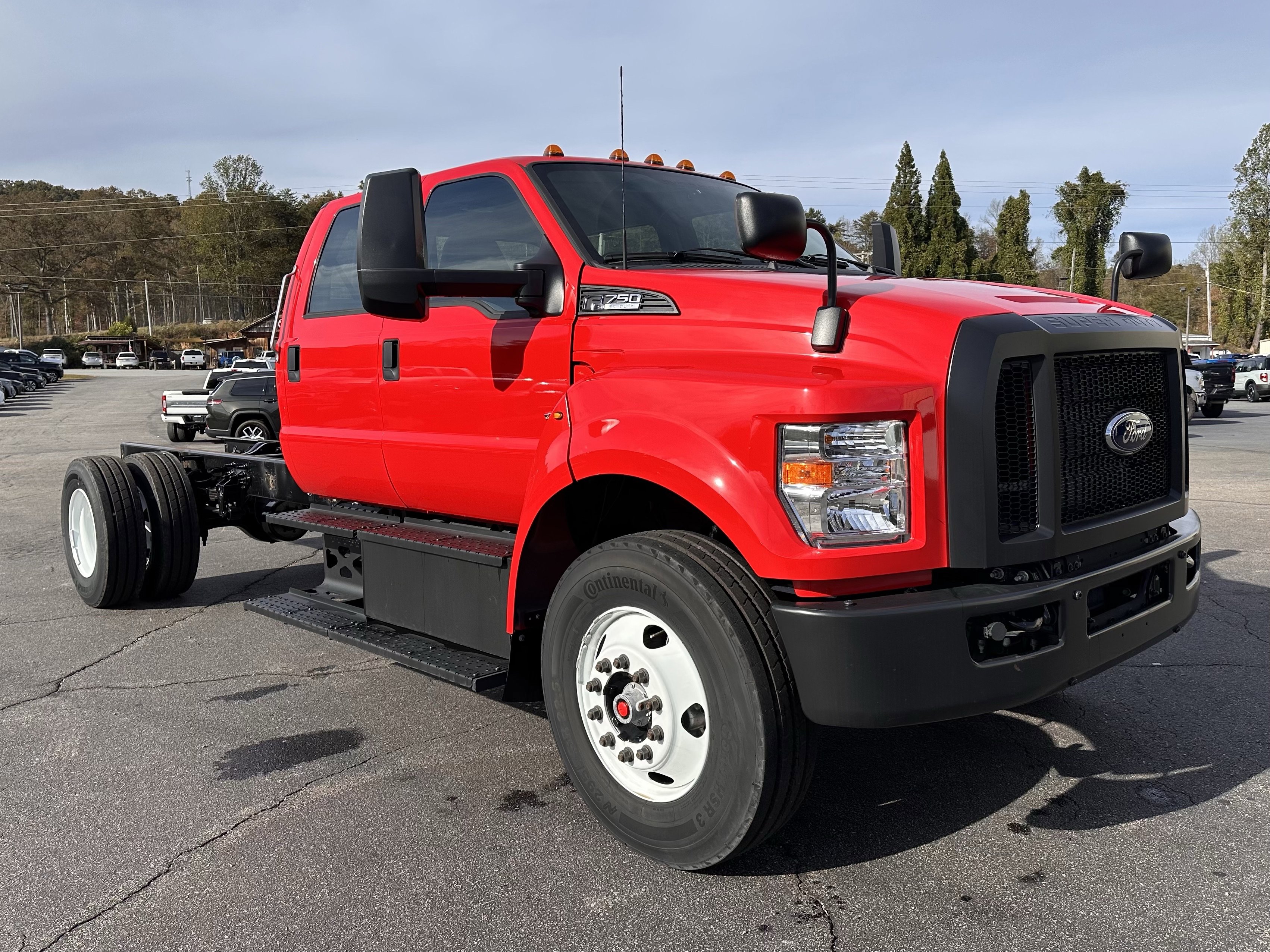 Used 2026 Ford F750 2WD Crew Cab Super Duty image 4