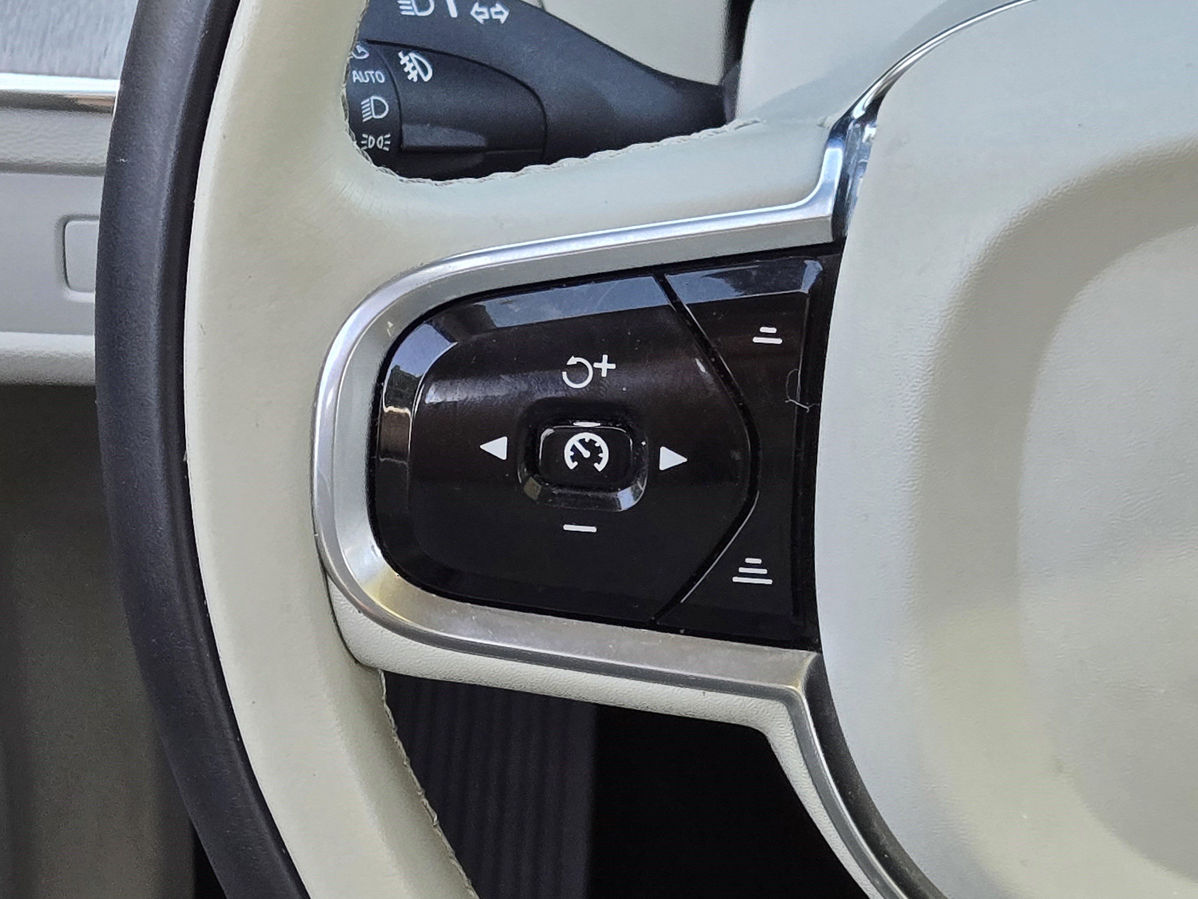 Used 2019 Volvo XC60 T5 Inscription image 26