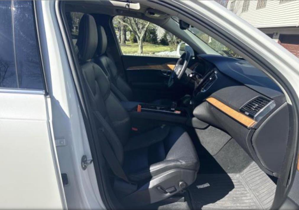 Used 2023 Volvo XC90 B6 Plus image 9