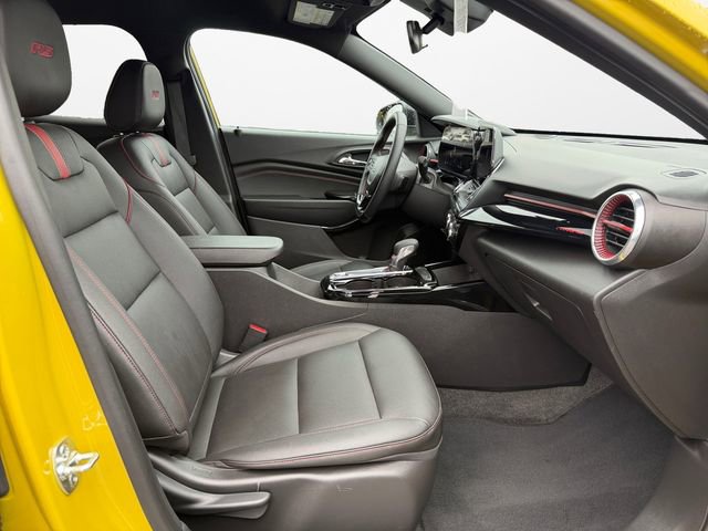 Used 2025 Chevrolet Trax RS w/ Driver Confidence Package image 15