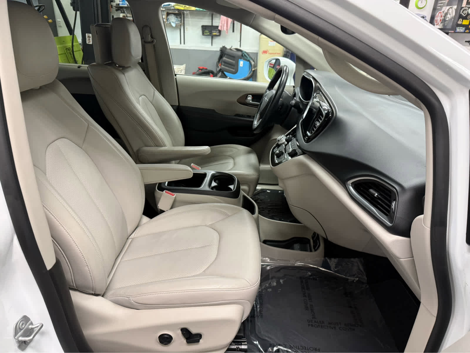 Used 2019 Chrysler Pacifica Touring-L Plus w/ Advanced Safetytec Group image 28