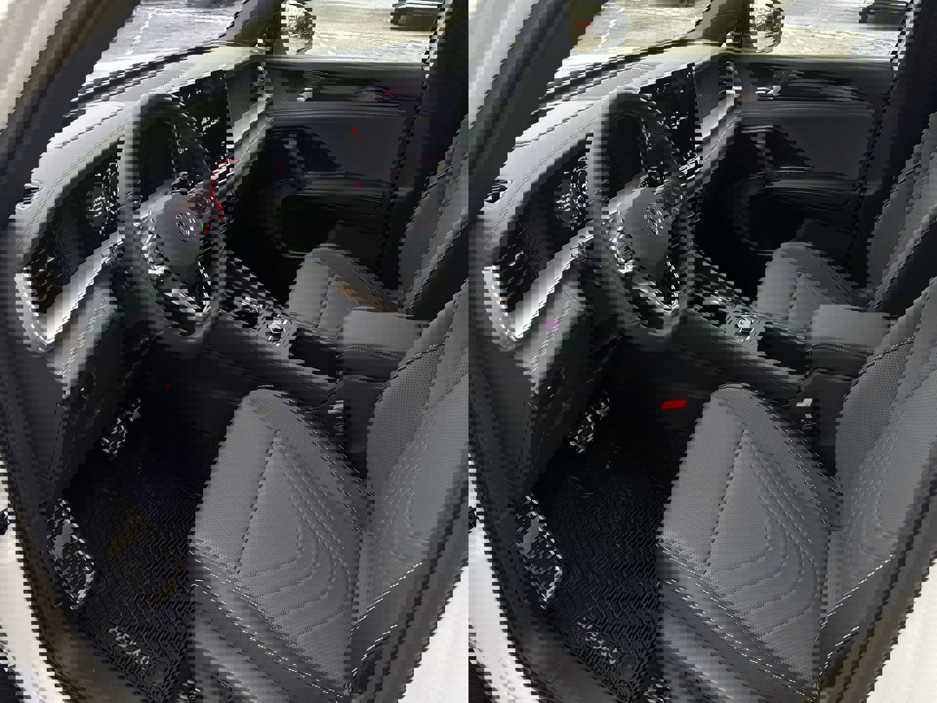 New 2026 Volkswagen Tiguan SE R-Line image 10