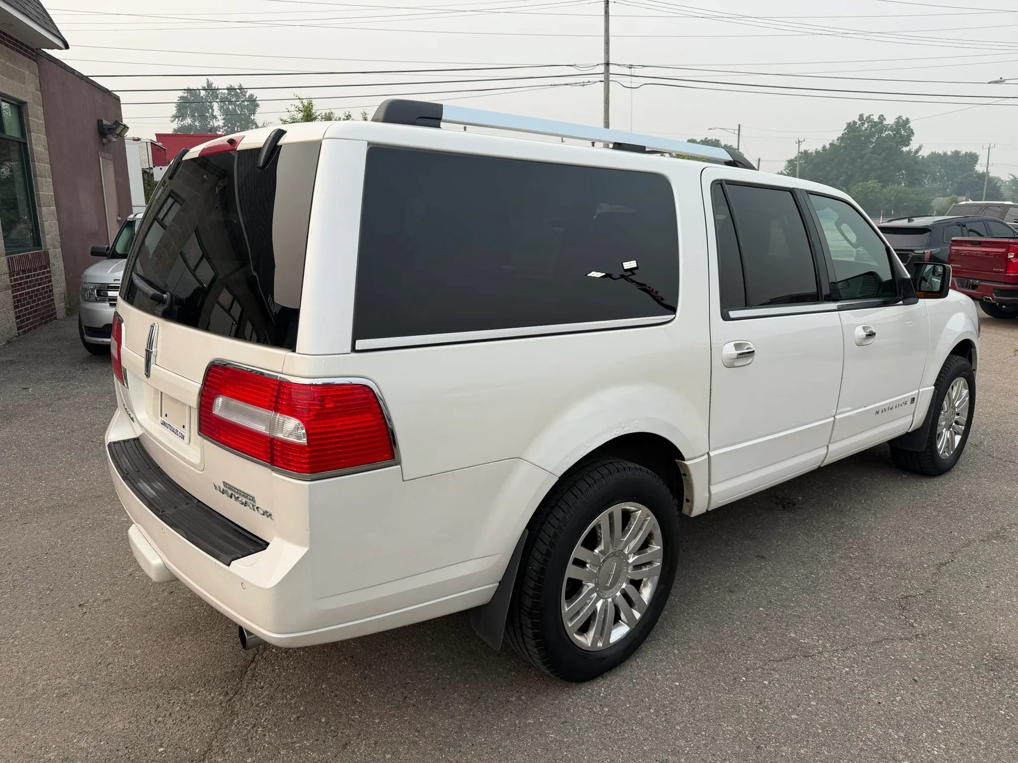 Used 2014 Lincoln Navigator L 4WD w/ Equipment Group 101A image 4