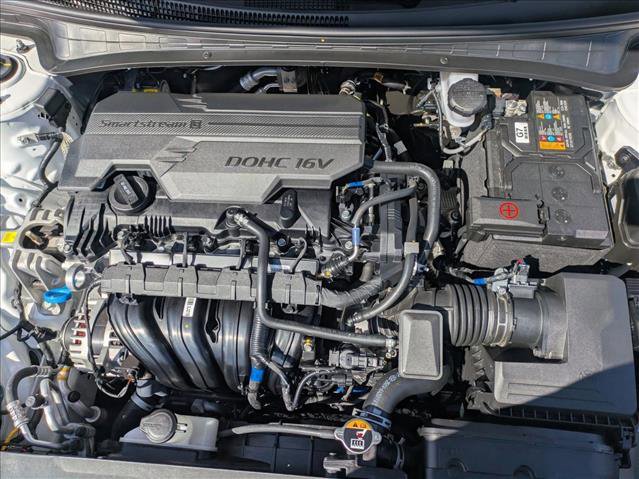 Certified 2025 Hyundai Elantra SE image 21