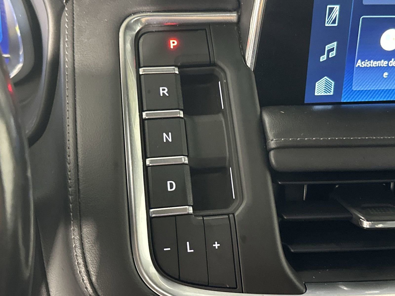 Used 2022 Chevrolet Suburban LT RWD image 20