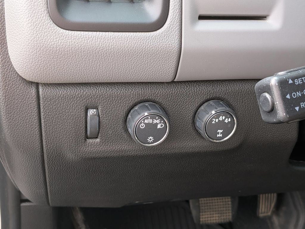 Used 2022 Chevrolet Colorado W/T AWD/4WD image 14