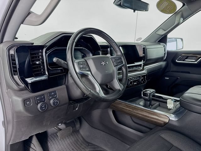 Used 2024 Chevrolet Silverado 1500 LT Trail Boss w/ Convenience Package II AWD/4WD image 9