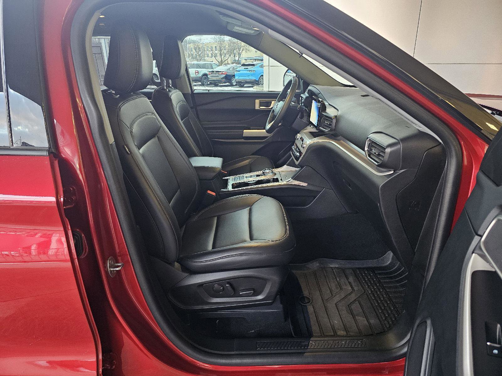 Used 2024 Ford Explorer XLT w/ Equipment Group 202A image 12