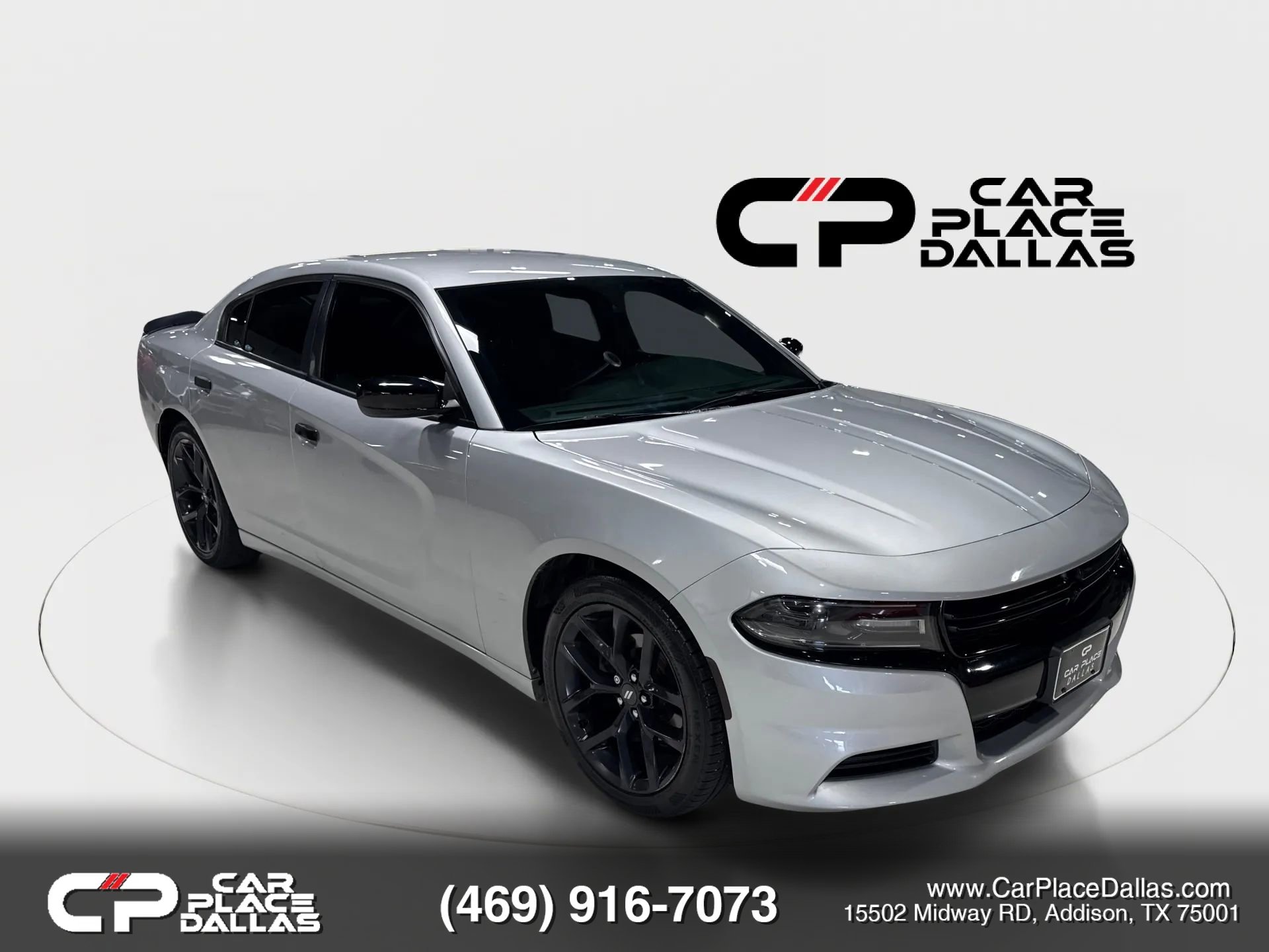 Used 2020 Dodge Charger SXT w/ Blacktop Package RWD image 2