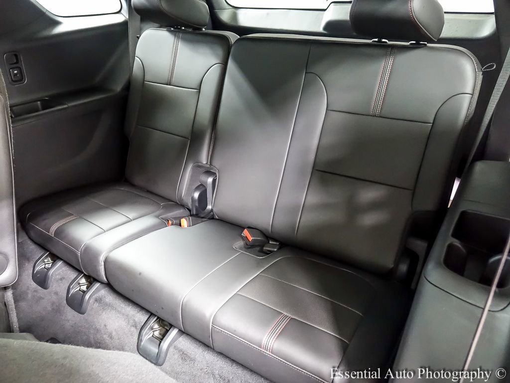 Used 2023 Chevrolet Traverse RS image 9