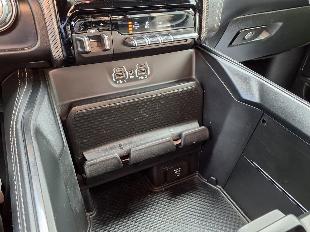 Used 2023 RAM 1500 Limited w/ Body Color Bumper Group AWD/4WD image 9