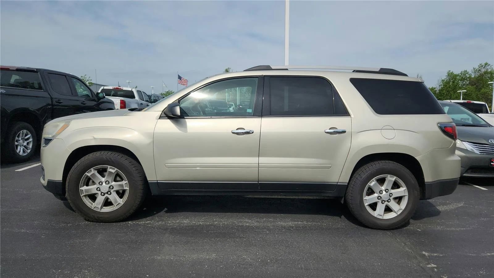 Used 2013 GMC Acadia SLE image 5