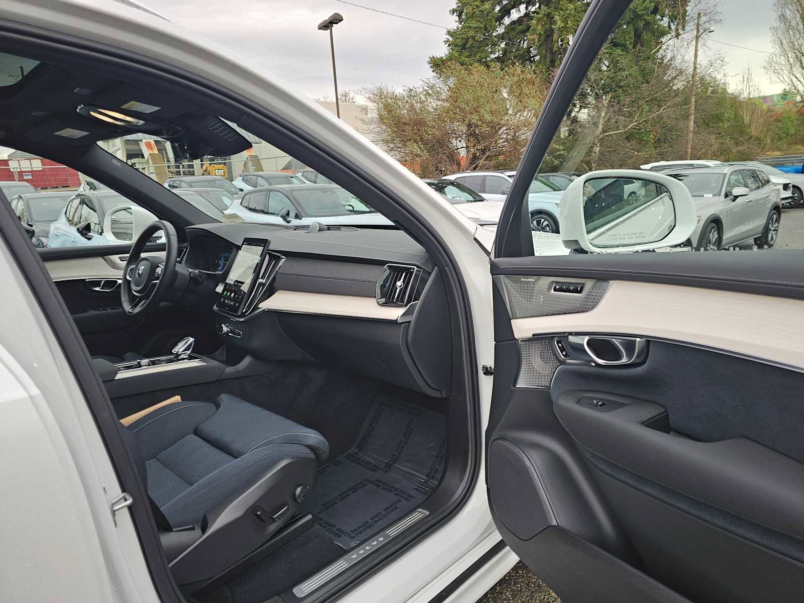 Certified 2025 Volvo XC90 T8 Ultra image 12