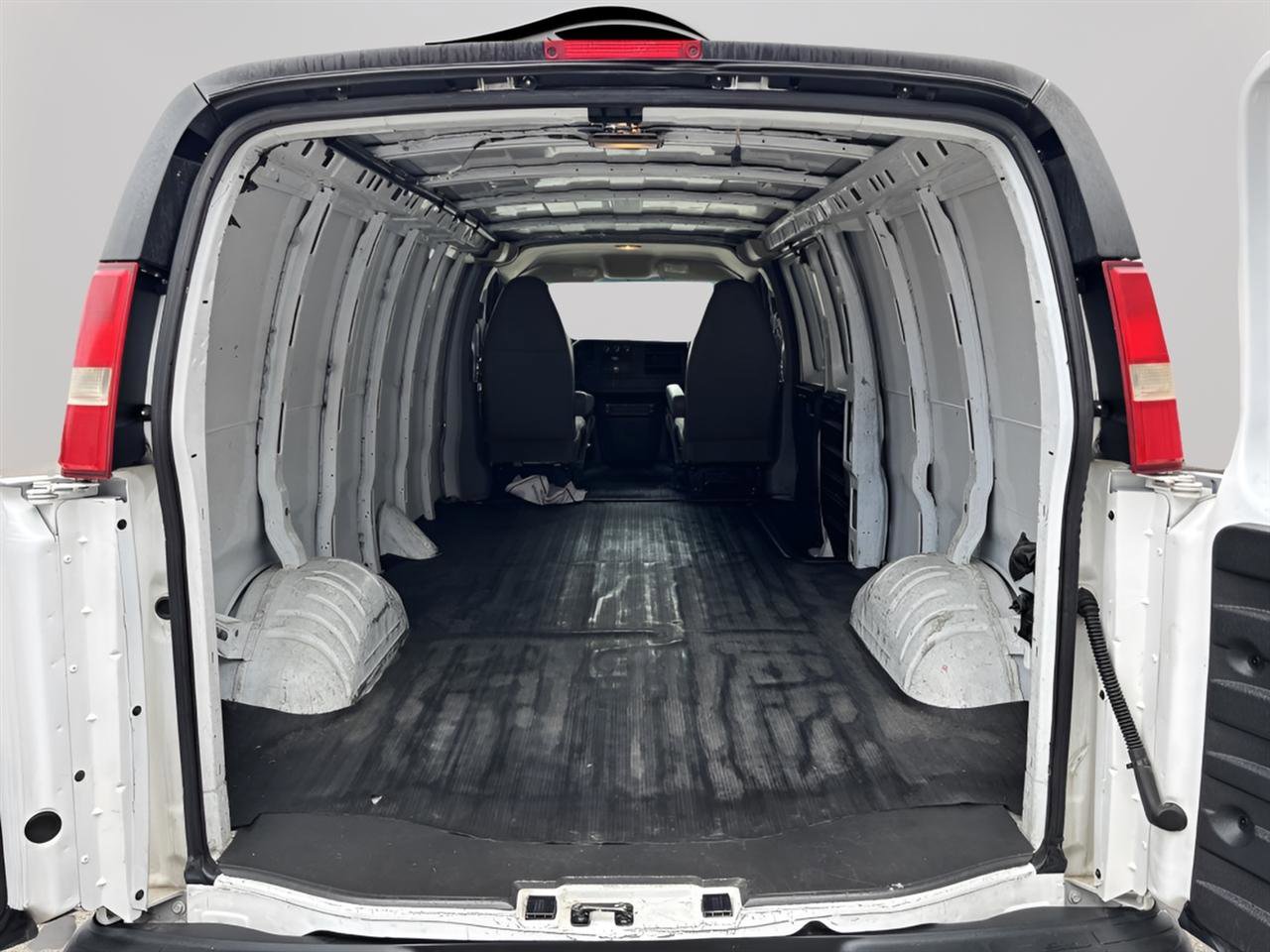 Used 2010 Chevrolet Express 2500 Extended image 22