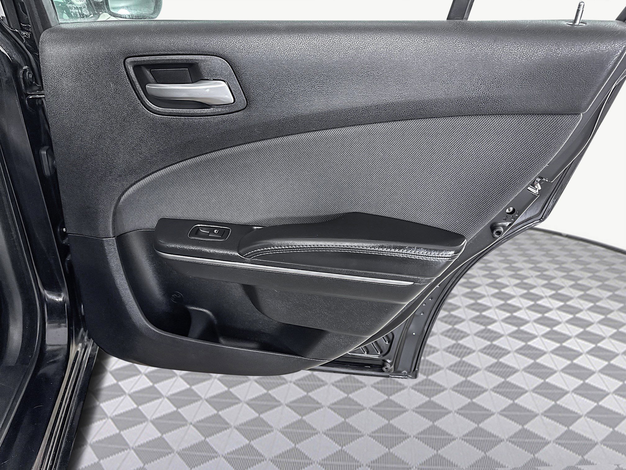 Used 2016 Dodge Charger SE w/ Popular Equipment Group image 27