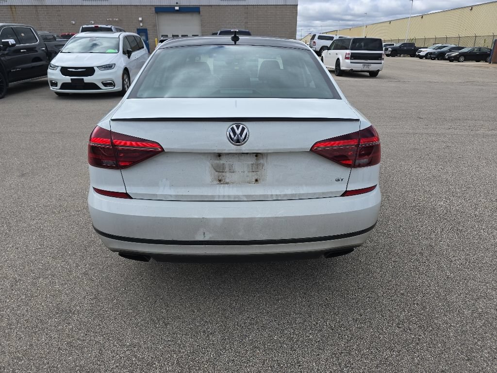 Used 2018 Volkswagen Passat 3.6 FWD image 4