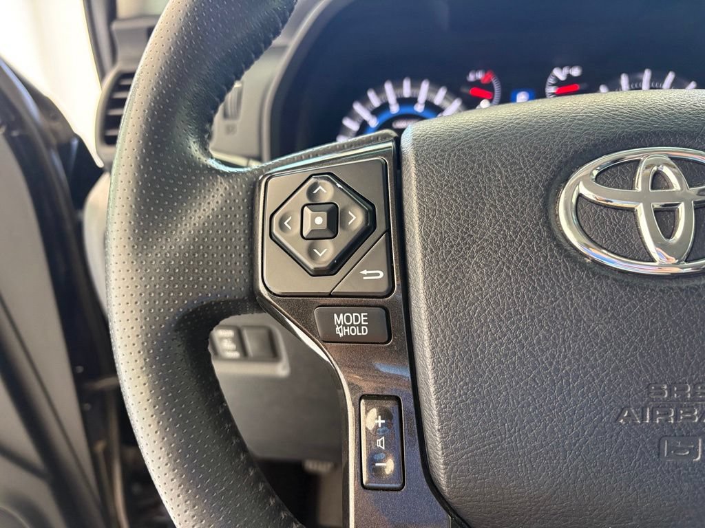 Used 2018 Toyota 4Runner TRD Off-Road AWD/4WD image 4