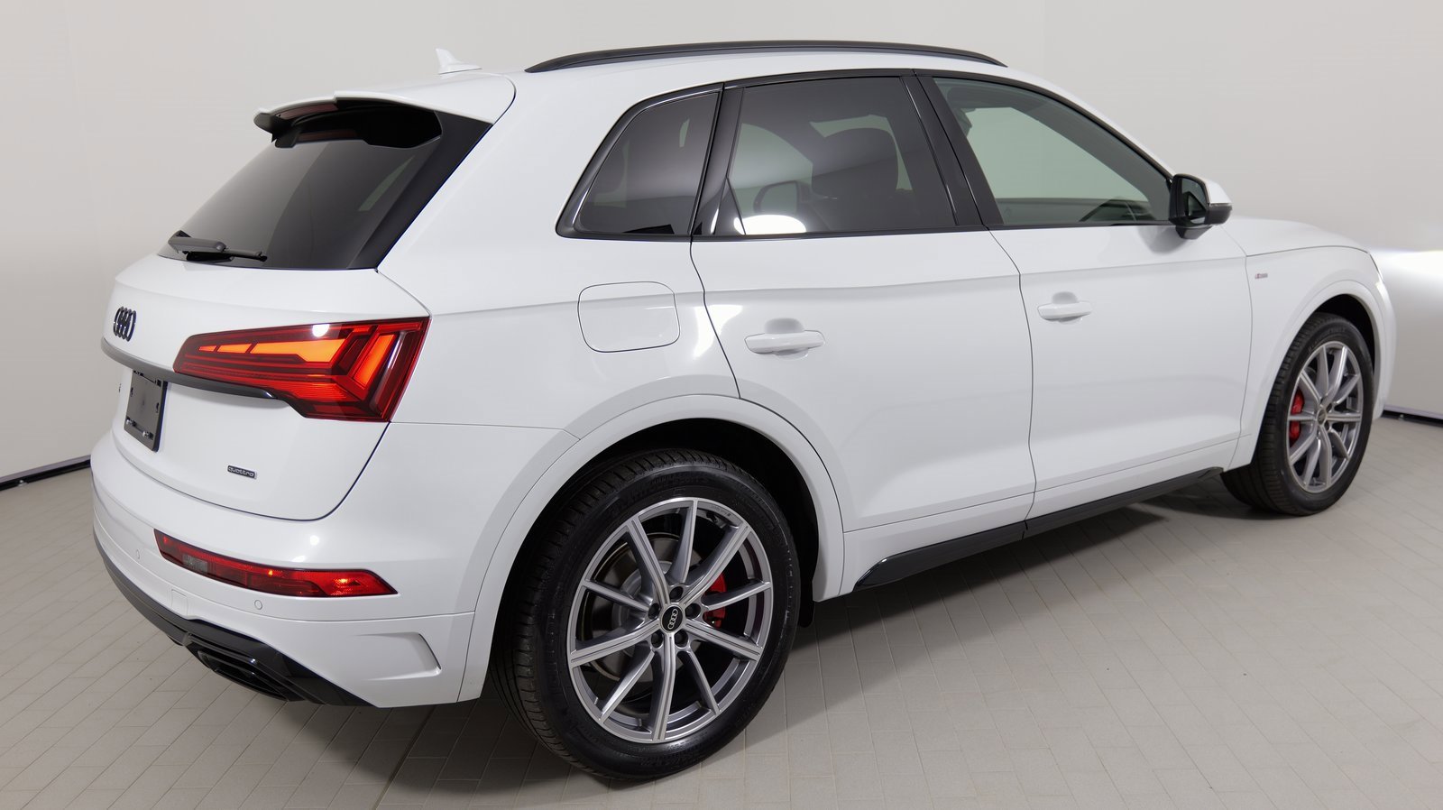 Used 2024 Audi Q5 e Premium Plus w/ Premium Plus Package image 26
