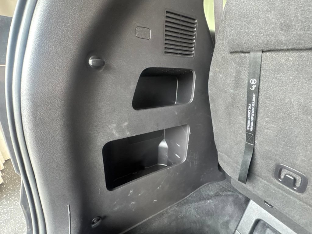 Used 2023 Kia Carnival LX FWD image 11