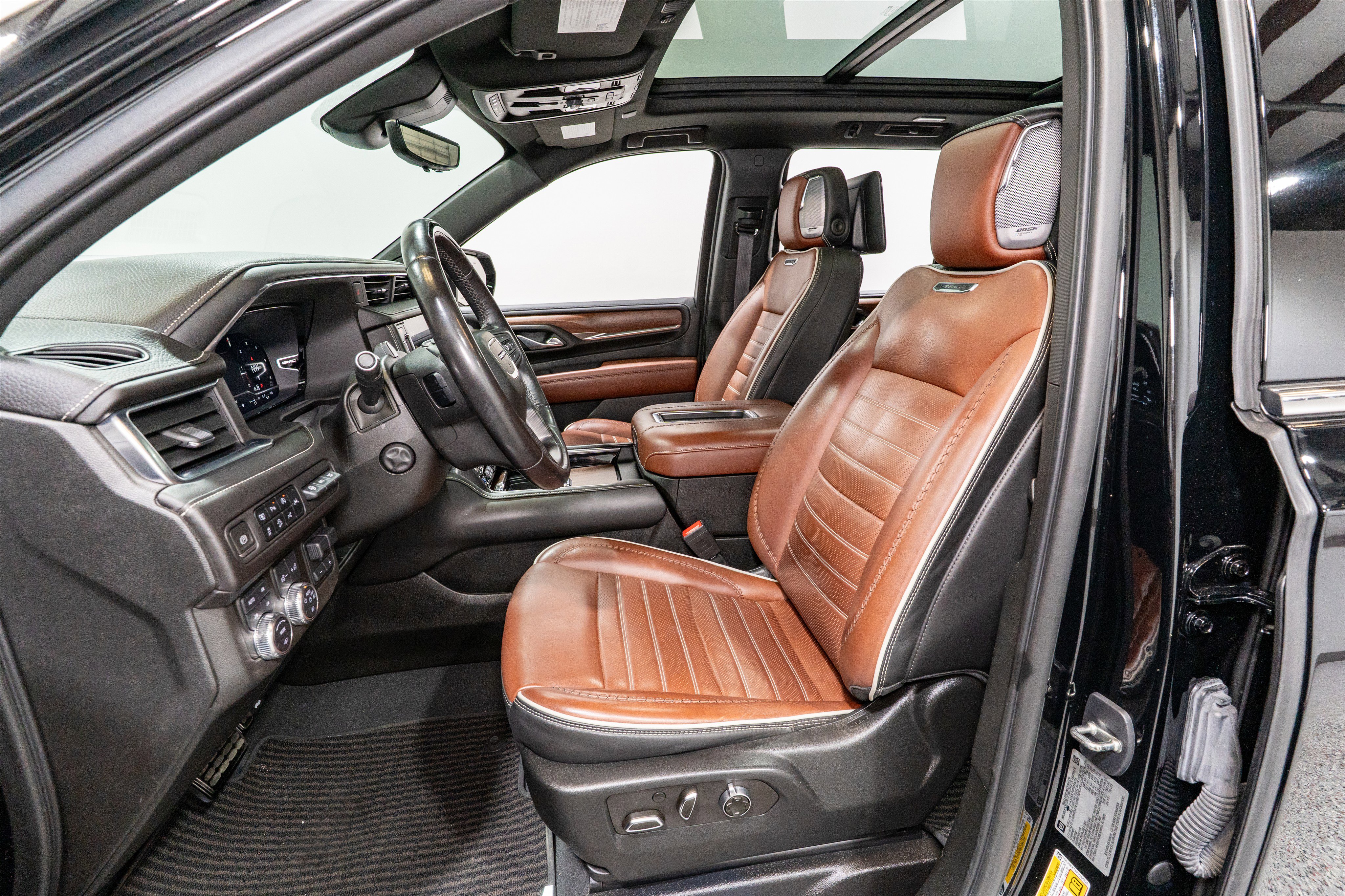 Used 2023 GMC Yukon Denali Ultimate AWD/4WD image 17