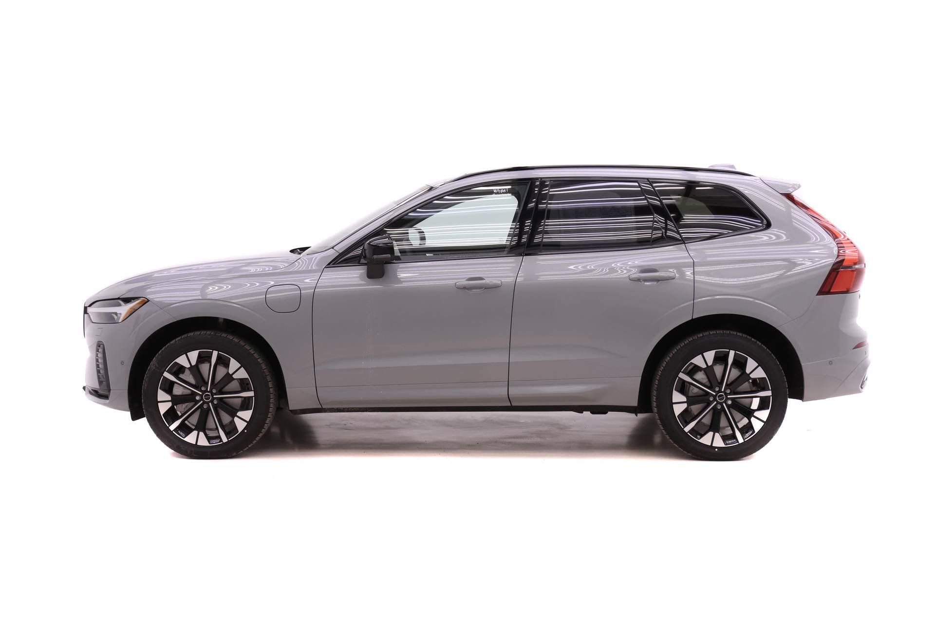New 2026 Volvo XC60 T8 Plus w/ Protection Package Premier image 3