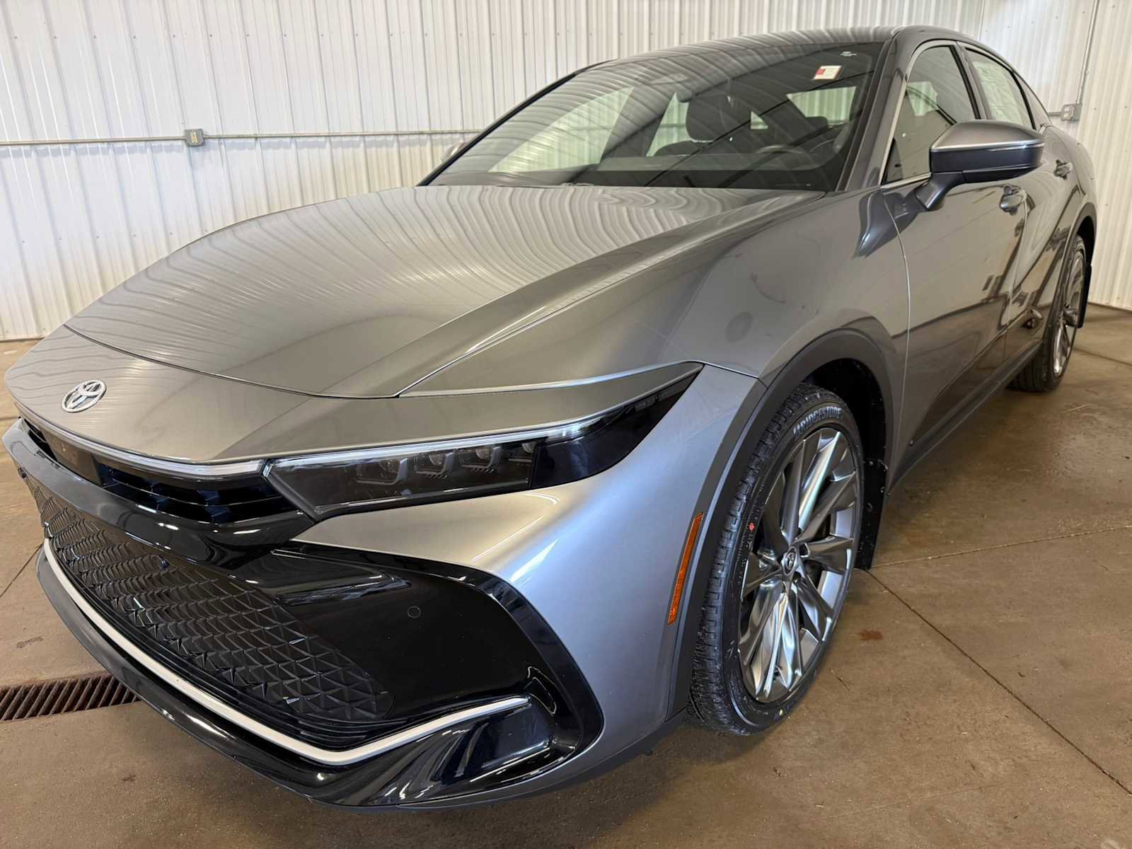 Used 2024 Toyota Crown Limited w/ Advanced Technology Package AWD/4WD image 1