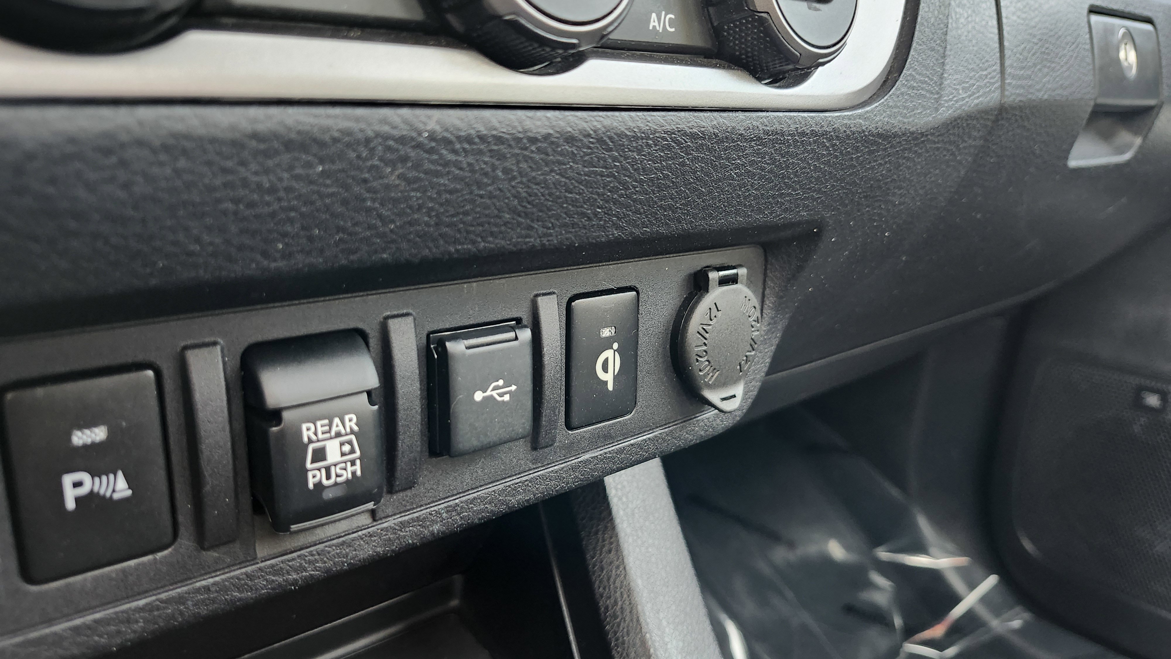 Used 2020 Toyota Tacoma Limited image 12