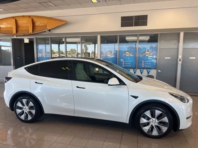 Used 2022 Tesla Model Y Long Range AWD/4WD image 3