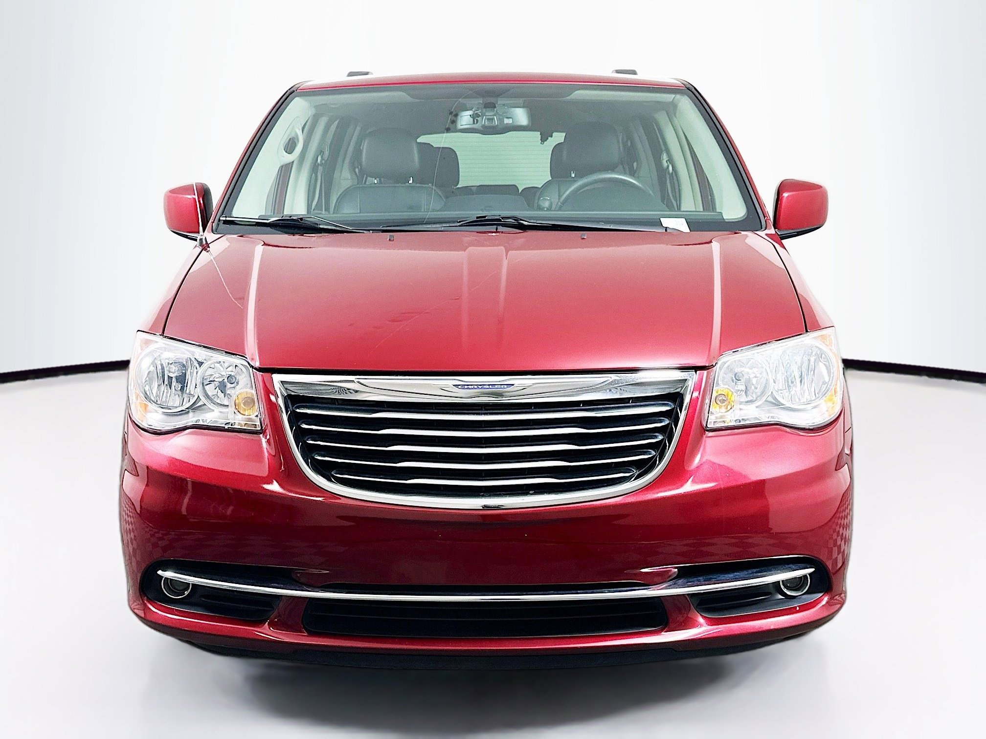 Used 2014 Chrysler Town & Country Touring FWD image 2