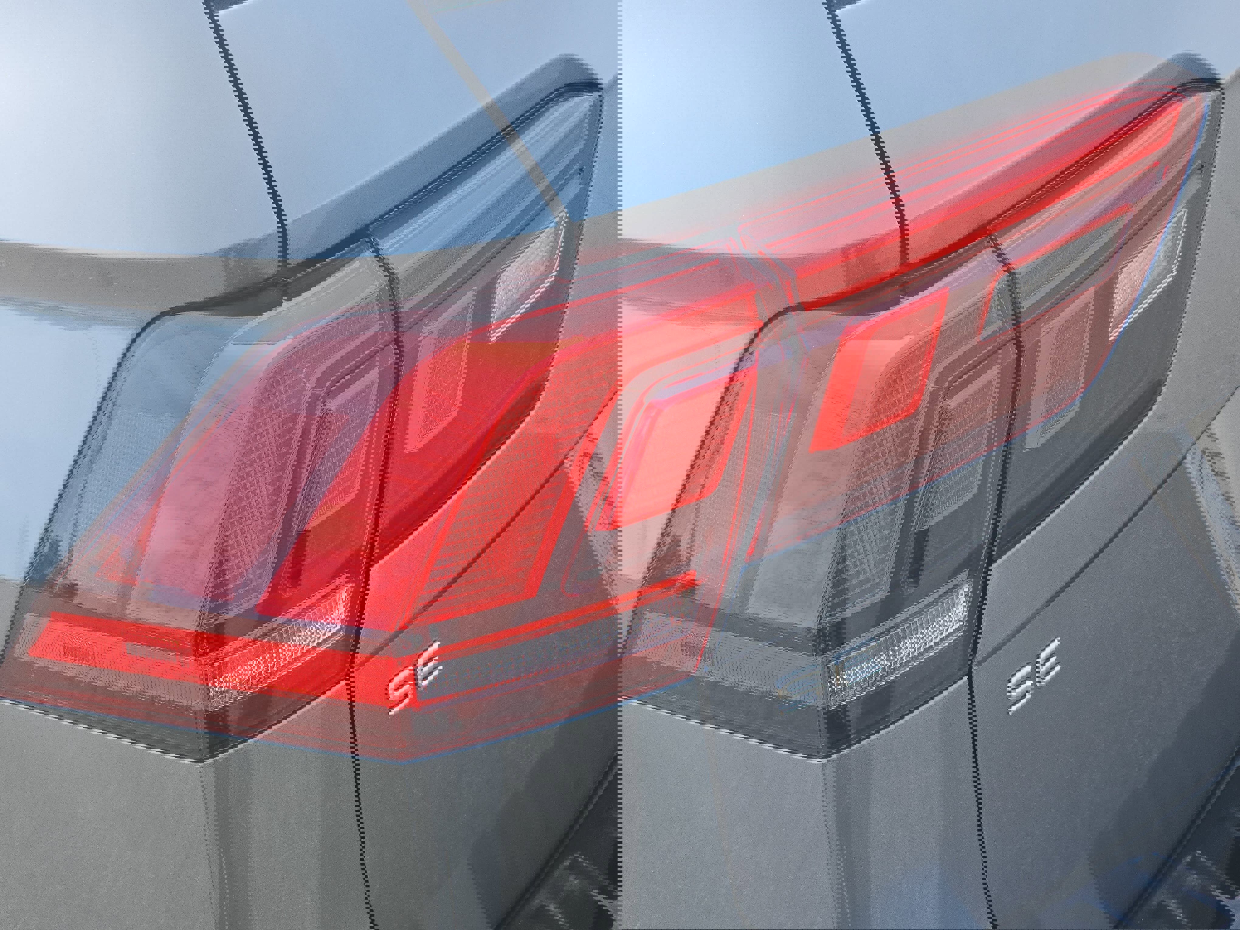 Used 2024 Volkswagen Tiguan SE R-Line image 34