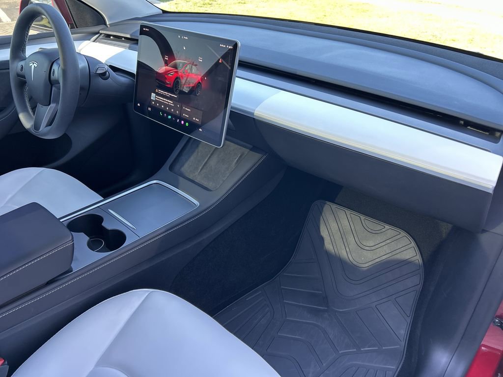 Used 2024 Tesla Model Y Performance image 13